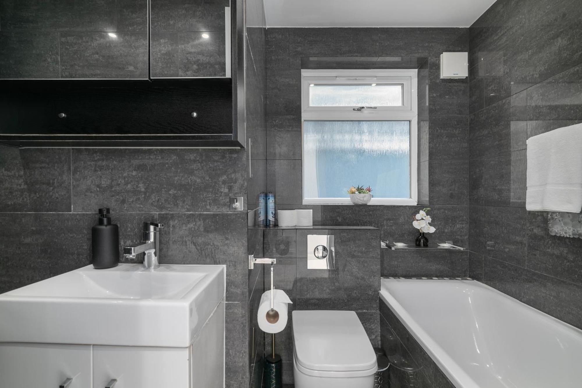 Elegant 2 Bedroom Garden Flat, London, Paddington! London